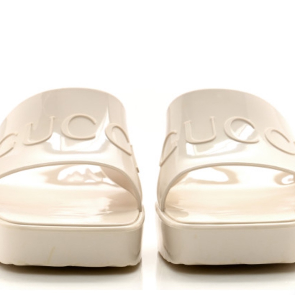 Gucci rubber women’s slide sandals